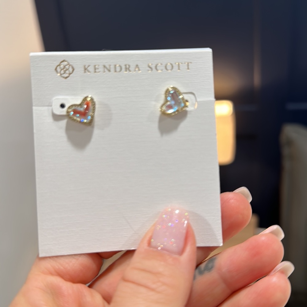 ARI HEART STUD EARRINGS gold dichroic glass - Picture 2 of 5